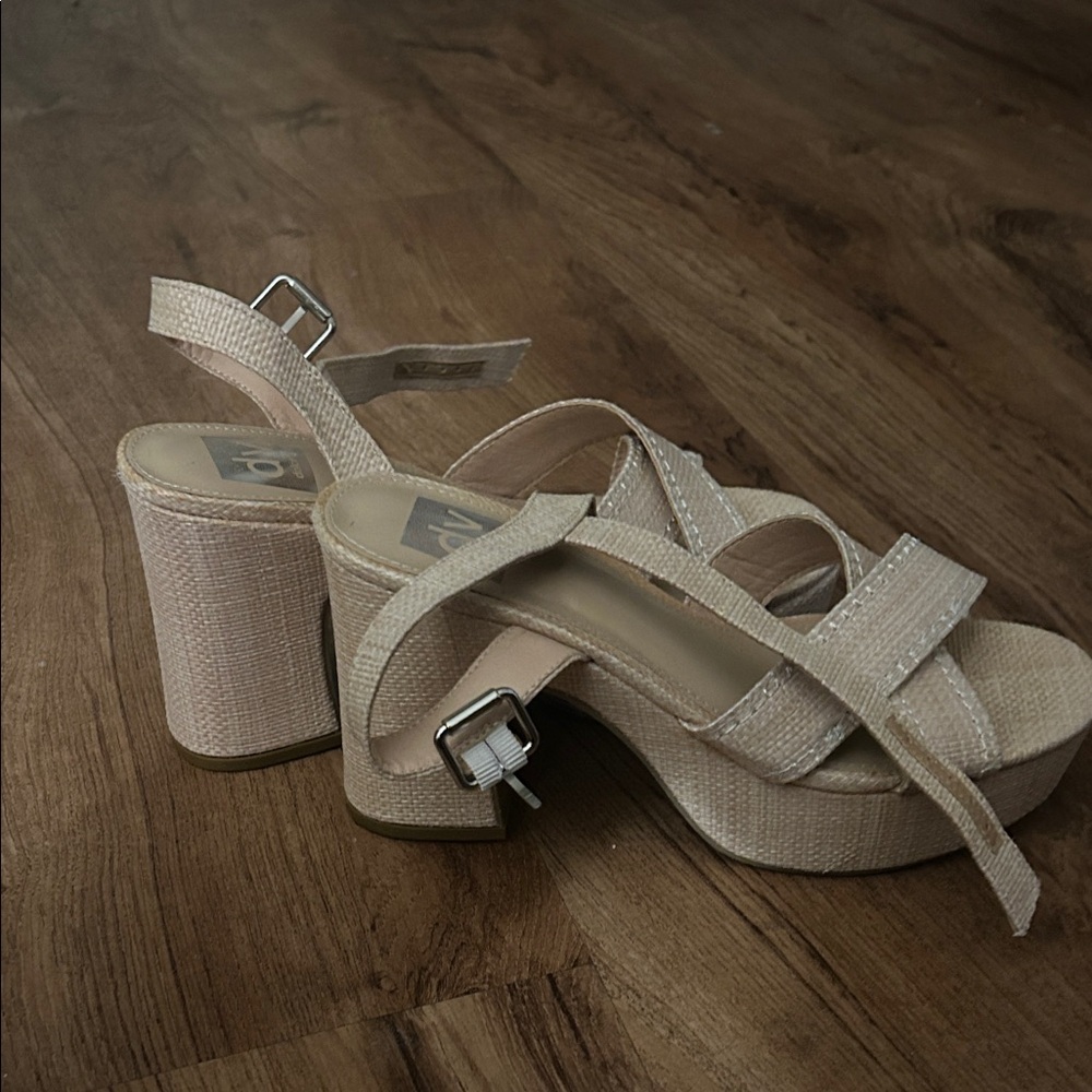 DV by Dolce Vita Cream Platform Sandals Size 8